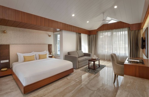 Vadodara Hotel | Discover Kabir Hotel & Spa: Relaxing Pool and Spa Retreat