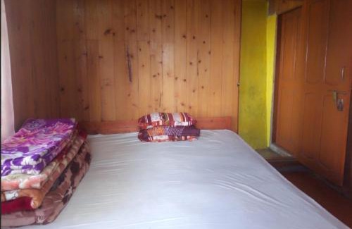 Lebong and Mineral Spring Tea Garden House | Cozy Kabiraj Homestay: Pet and Child-Friendly Retreat