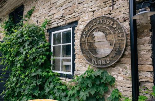 Storlinge Hotel | Discover Kackelstugan: Pet-Friendly Haven for Families