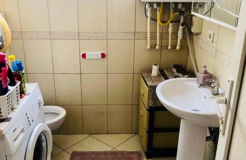 Kadikoy Apartment | Convenient Kadıköy Retreat: Steps to Boğa with Pet-Friendly Stay