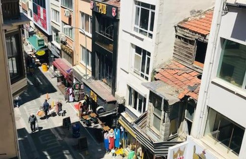 Moda Apartment | Cozy Studio on Bahariye Street in Kadıköy
