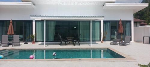 Maret Villa | Oceanfront Kadena Villa - Guest Rated 9.3 with Pool