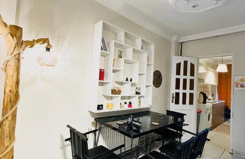 Kadikoy Apartment | Charming Kadıköy Historical Apartment - Pet & Child Friendly