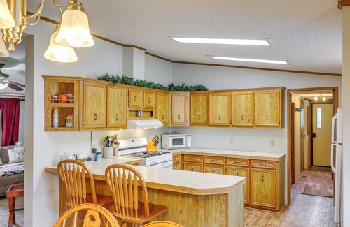 Northeast Entrance Badlands House | Relaxing Kadoka Home - 22 Miles to Badlands Adventure!