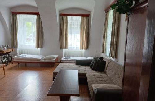 Kadov Apartment | Pet-Friendly Kadovský dvůr: Guest Rated 9/10 for Families