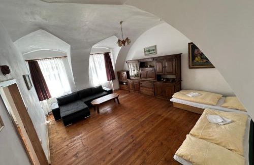 Kadov Apartment | Pet-Friendly Kadovský dvůr: Guest Rated 9/10 for Families