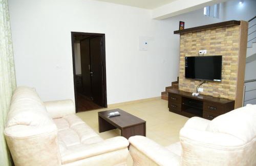 Malur House | Discover Kadumuthsandra Plantation: Family & Pet Friendly Bliss