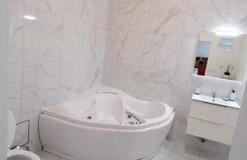Le Port House | Discover Kaela Spa Balneo: Family-Friendly Retreat Awaits