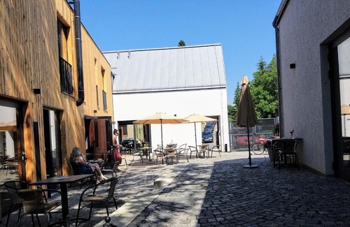 Mnichovo Hradiste House | Top-Rated Kafé Ořech: Family & Pet Friendly Stay Awaits