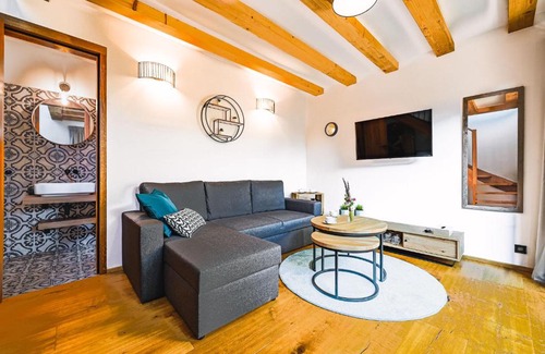Mnichovo Hradiste House | Top-Rated Kafé Ořech: Family & Pet Friendly Stay Awaits