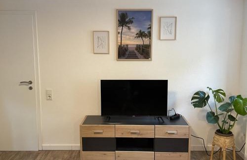 Idar-Oberstein Apartment | Central Retreat with Netflix, Hängematte & Coffee Maker