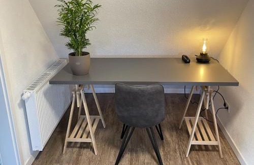 Idar-Oberstein Apartment | Central Retreat with Netflix, Hängematte & Coffee Maker