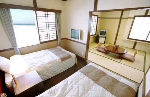 Ubaranai Hotel | Discover Kagariya: Family-Friendly Retreat with Dining