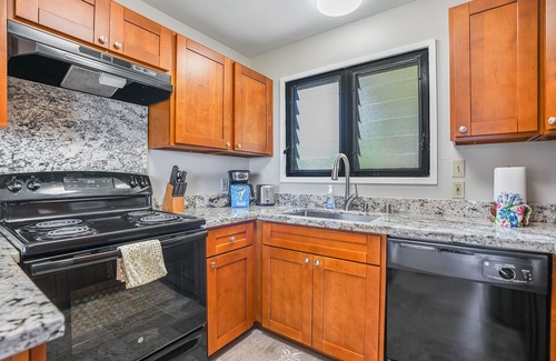 Lihue Condo | Oceanfront Kaha Lani Resort with Free Wifi & Pool Access