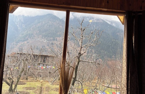 Jagatsukh Ski Chalet | Kahaani : Luxury Chalets and Rooms with Bonfire and Apple Orchard
