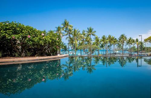 Kahaluu Bay Apartment | Experience Kahalu'u Beach Villas 1-203 with Pool & Hot Tub