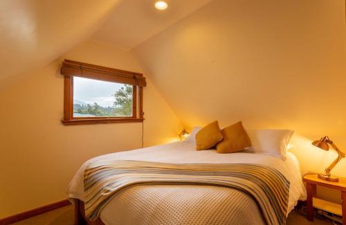 Franz Josef Glacier Hotel | Discover Kahere Retreat: Top-Rated Getaway with Hot Tub