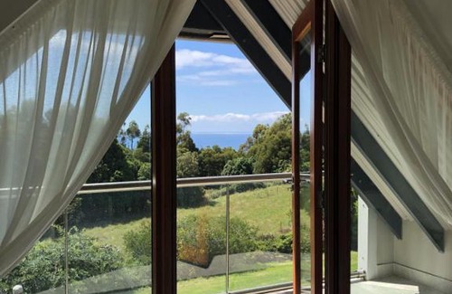 Apollo Bay House | Dog-Friendly Retreat at Kahmahnee, Apollo Bay Awaits!