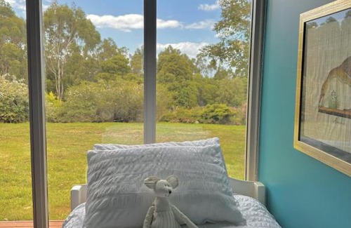 Apollo Bay House | Dog-Friendly Retreat at Kahmahnee, Apollo Bay Awaits!