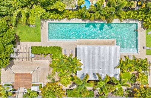 Mermaid Beach Apartment | Kai - Waves & Wind - 2BR Apartment - Moments to the sand - Gold Coast