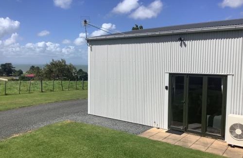Kaiaua Apartment | Relax at Kaiaua Bayview Farm Apartment - Rated 9.6/10