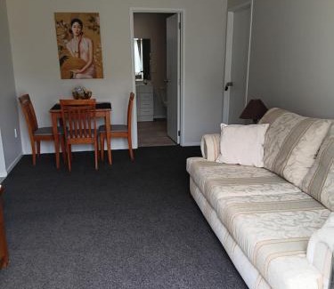 Kaiaua Apartment | Relax at Kaiaua Bayview Farm Apartment - Rated 9.6/10