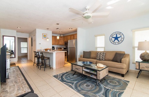 Rum Point Condo | Kaibo Dreams: Beachfront Escape with Pool & Hot Tub