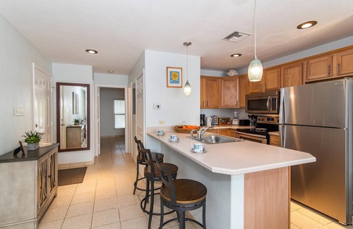 Rum Point Condo | Kaibo Dreams: Beachfront Escape with Pool & Hot Tub