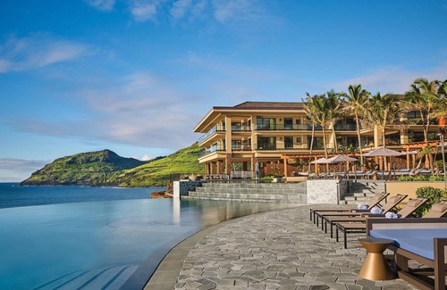 Foster Village Condo | Kaiholo 3-Bdrm Den Oceanfront,Spacious Residence,Stunning Ocean, Mountain Views