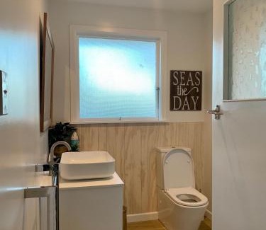 Kaikoura Hotel | Guest Rated: Kaikōura Peaks eMotel with Hot Tub & Breakfast