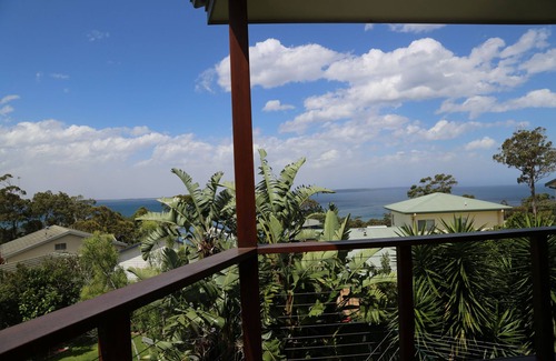 Vincentia House | Coastal Escape at Kailani Beach House with Ocean Views