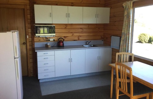 Kairaki Beach Villa | Family-Friendly Kairaki Beach Motor Camp with Ocean Views