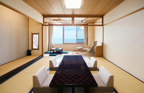 Asamushi Onsen Hotel | Exceptional Kaisenkaku: Family-Friendly with Hot Tub Access