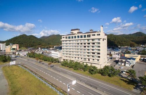 Asamushi Onsen Hotel | Exceptional Kaisenkaku: Family-Friendly with Hot Tub Access