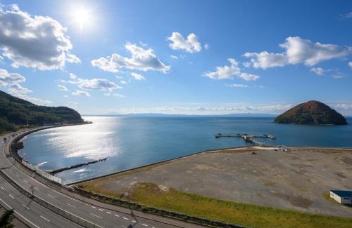 Asamushi Onsen Hotel | Exceptional Kaisenkaku: Family-Friendly with Hot Tub Access