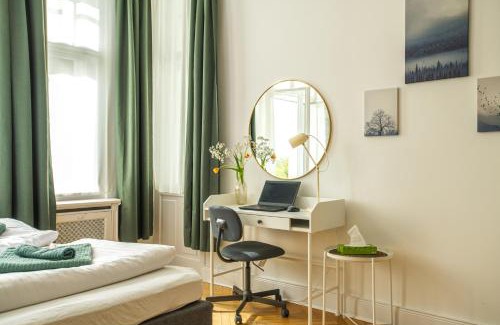 Charlottenburg Apartment | Family-Friendly Retreat: K132 with 3 Bedrooms & Balconies