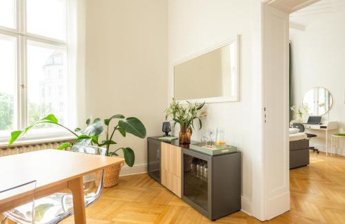Charlottenburg Apartment | Family-Friendly Retreat: K132 with 3 Bedrooms & Balconies