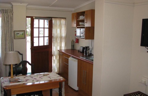 Grahamstown Bed & Breakfast | Experience Kaiser's B&B: Pet-Friendly Stay with Pool & Breakfast