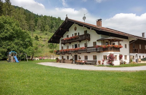 Niederaudorf Apartment | Relax at Kaiserblick: Charming Apartment with Mountain Views