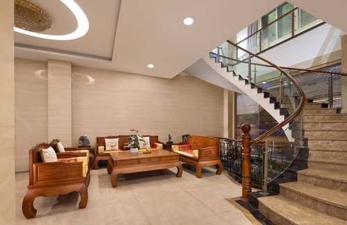 Huadu Hotel | Convenient Kaiserdom Hotel Near Airport with Pool & Spa