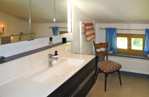 Haidmuhle House | Tranquil Kaiserhäusl: Spa Retreat with Lake Views