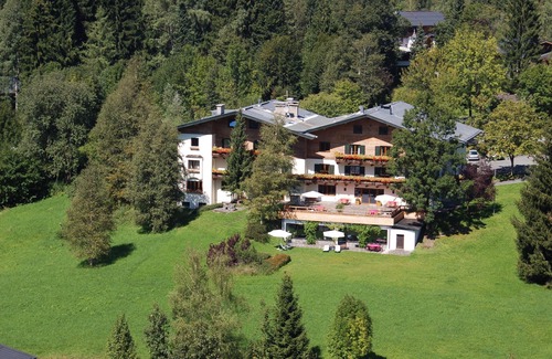 Kitzbuehel Ski Chalet | Experience Kaiserhof Chalet: Pool, Spa & Ocean Views
