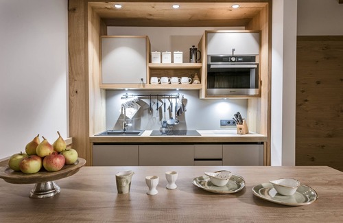 Scheffau am Wilden Kaiser Apartment | Elegant Kaiserlodge: 5-Star Escape with Spa & Pool