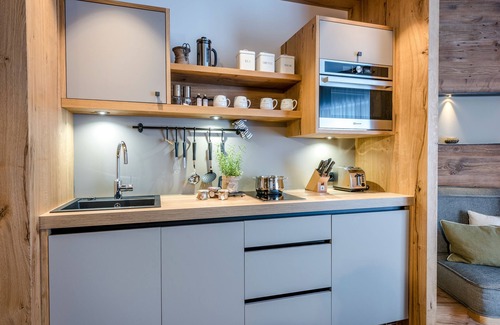 Scheffau am Wilden Kaiser Apartment | Elegant Kaiserlodge: 5-Star Escape with Spa & Pool