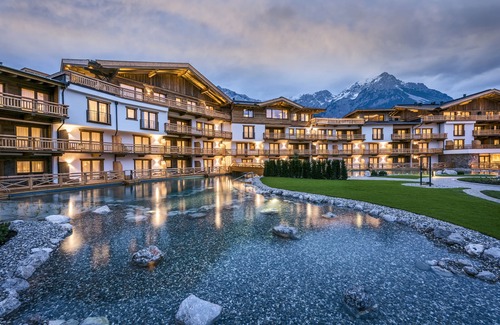 Scheffau am Wilden Kaiser Apartment | Elegant Kaiserlodge: 5-Star Escape with Spa & Pool