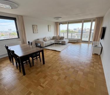Stadtbezirke 01 Apartment | Discover KaiserLoft: Central Location Near Messe