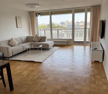 Stadtbezirke 01 Apartment | Discover KaiserLoft: Central Location Near Messe