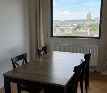 Stadtbezirke 01 Apartment | Discover KaiserLoft: Central Location Near Messe