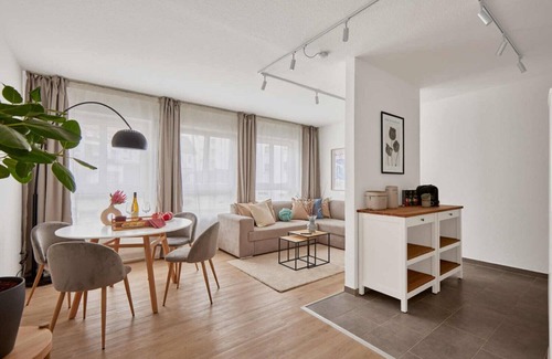 Kaiserslautern Apartment | Experience Bella: A Unique Expressionist Hotel Stay