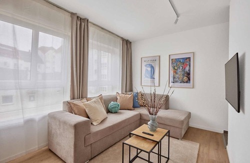 Kaiserslautern Apartment | Experience Bella: A Unique Expressionist Hotel Stay